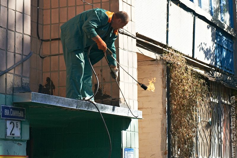 У будинку по вулиці Слинька, 2б відновили вже два поверхи