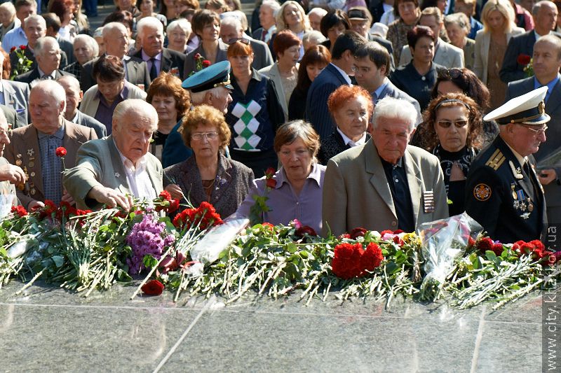 На меморіалі у Лісопарку поклали квіти з нагоди Дня партизанської слави - 8