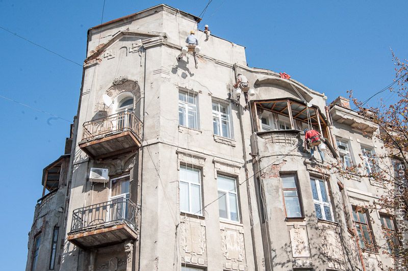 У Харкові приводять до ладу фасади будинків на центральних вулицях - 13