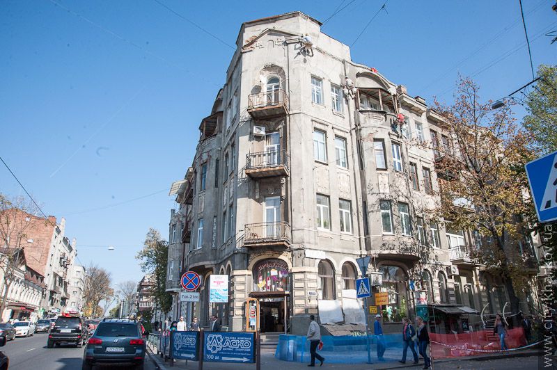 У Харкові приводять до ладу фасади будинків на центральних вулицях - 16