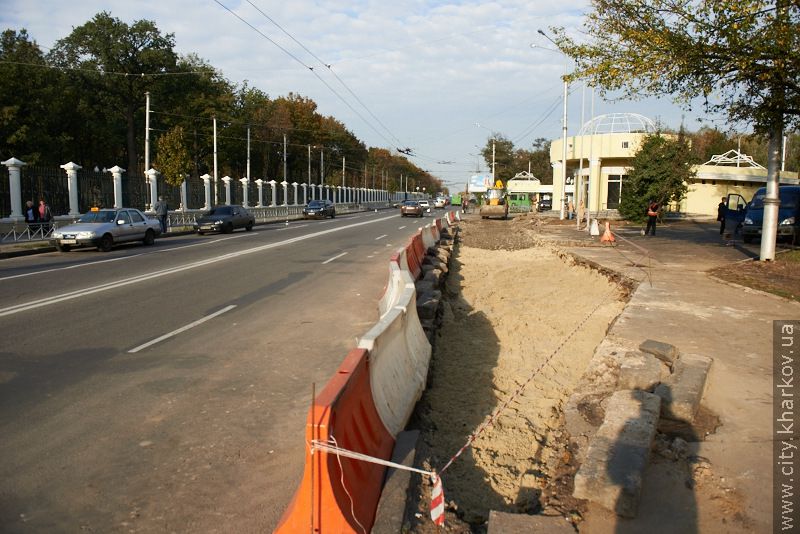 Біля парку імені Горького розширюють дорогу