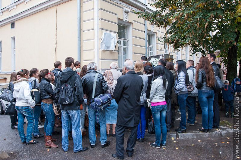 У Харкові відкрили меморіальну дошку медику Ксенії Іліаді