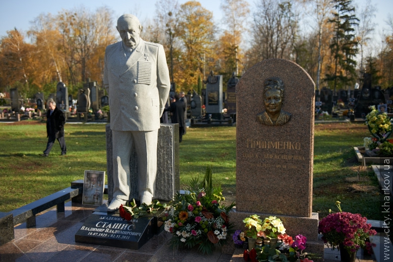 У Харкові відкрили пам'ятник Володимирові Сташису