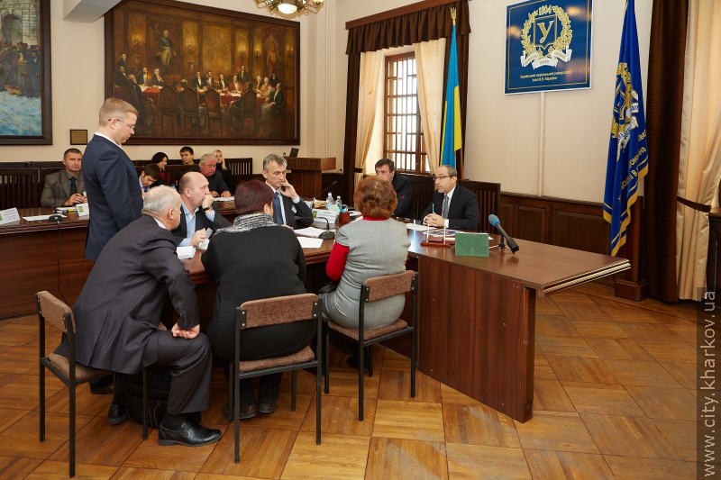 Геннадій Кернес провів прийом громадян в університеті імені Каразіна