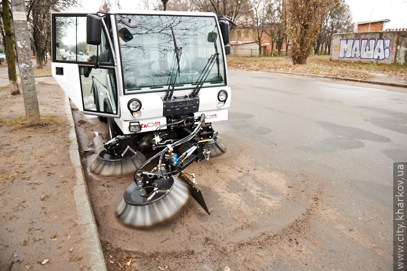«Шляхрембуд» закуповує техніку для прибирання важкодоступних місць - 5