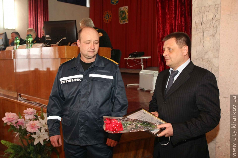 У Харкові нагородили героїв, які рятували людей під час пожежі на Московському проспекті - 3