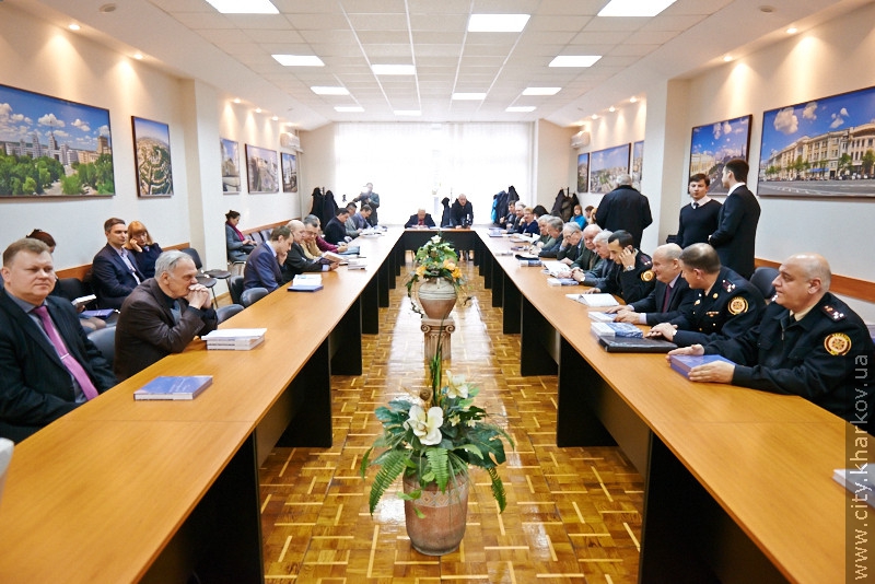 У Харкові презентували книгу про будівництво стадіонів - 1
