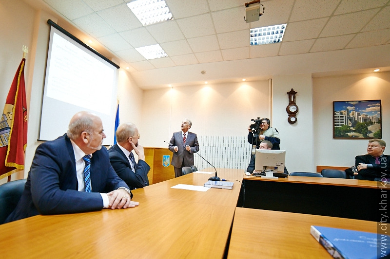 У Харкові презентували книгу про будівництво стадіонів - 4
