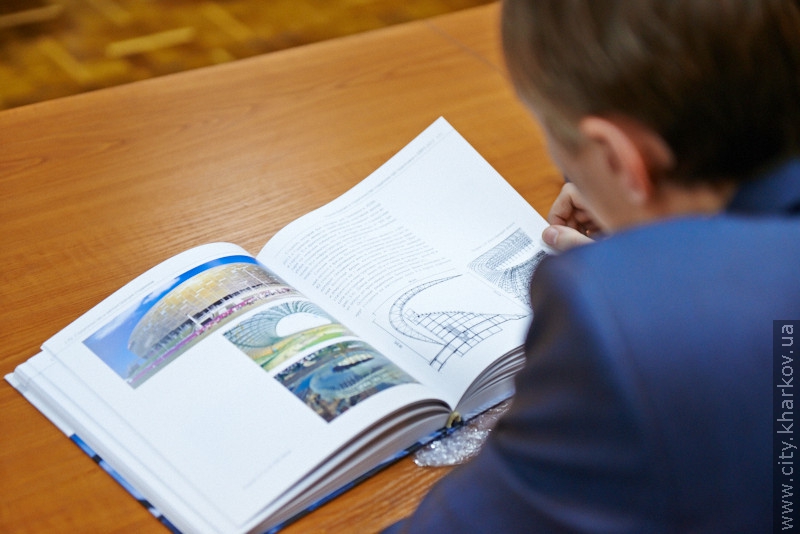 У Харкові презентували книгу про будівництво стадіонів - 10