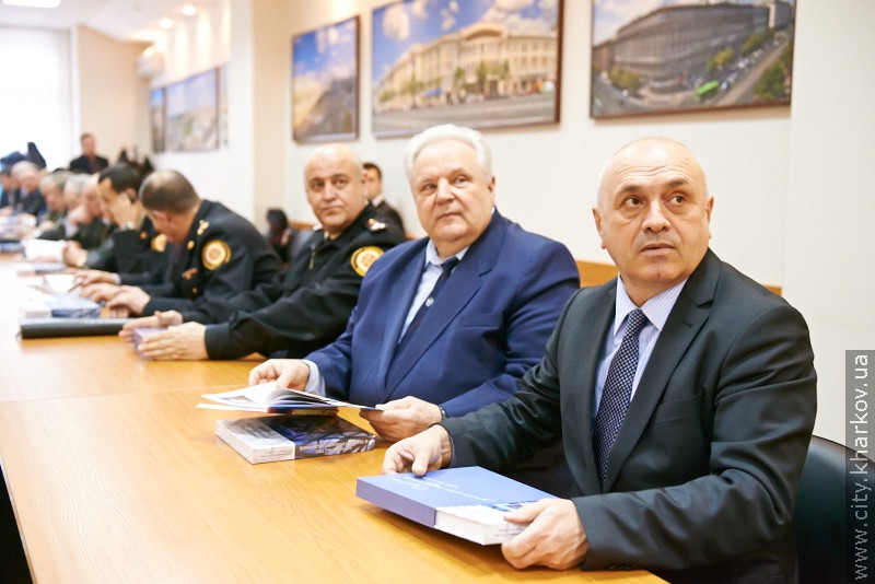 У Харкові презентували книгу про будівництво стадіонів - 14