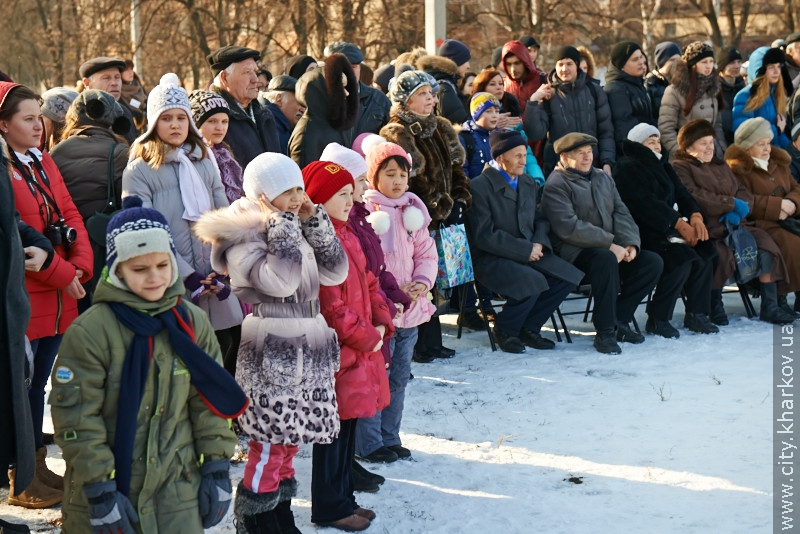 Школярі Дзержинського району привітали ветеранів c Днем захисника вітчизни