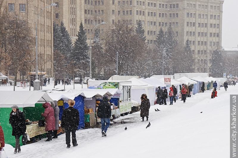 Робота ярмарки на площі Свободи