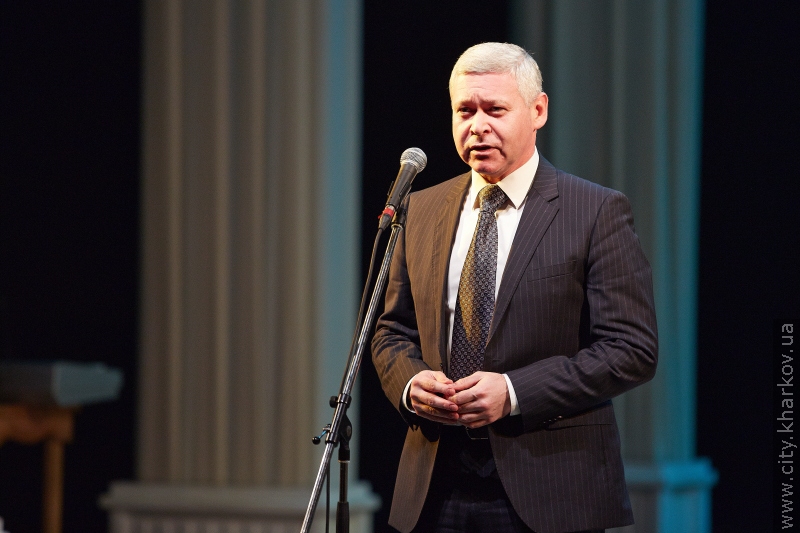 На будівлі театру Пушкіна встановили меморіальну дошку Олександру Барсегяну - 5