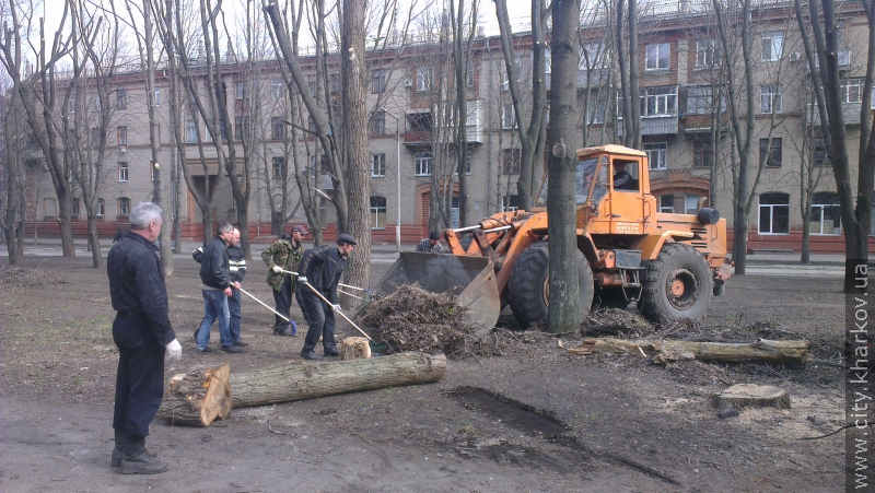 У районах Харкова пройшли суботники