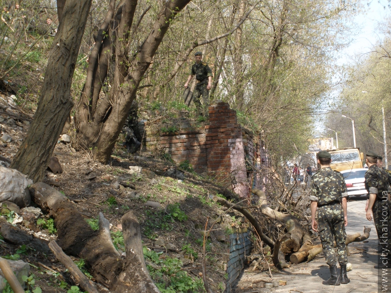 У суботнику в Київському районі взяли участь 12,5 тисячі чоловік - 6