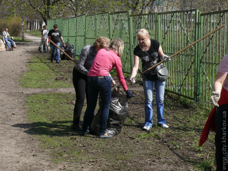 Райони міста взяли участь у загальноміському суботнику