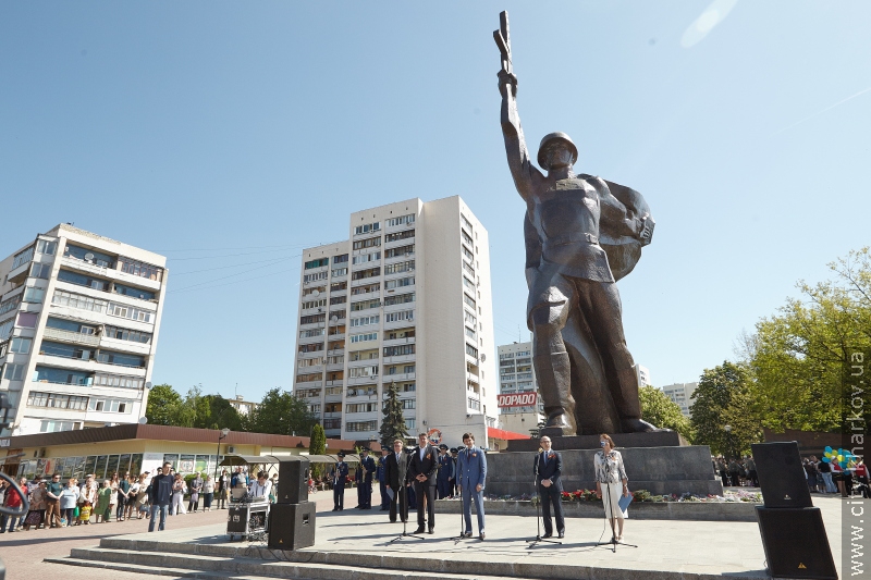 Біля пам'ятника Воїну-визволителю вшанували пам'ять полеглих