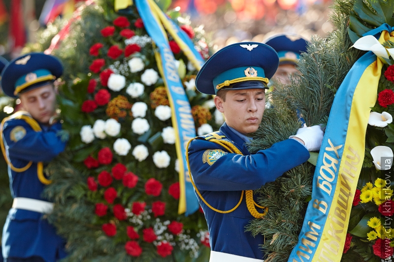 На Меморіалі Слави вшанували пам'ять полеглих у Великій Вітчизняній війні - 25