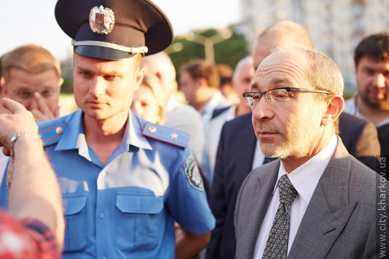 Геннадій Кернес перевірив хід реконструкції скверу по вулиці 23 Серпня