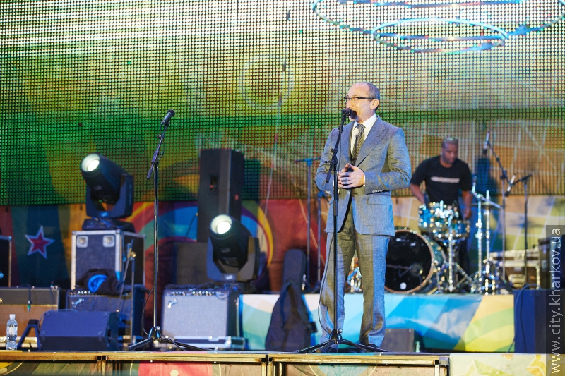 На площі Свободи пройшло загальноміське свято «Випускник-2013» - 31