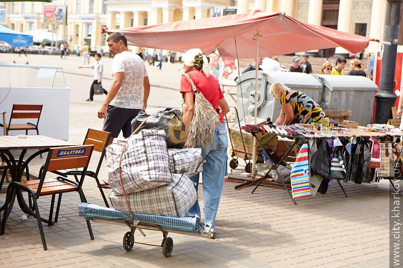 У Ленінському районі борються з несанкціонованою торгівлею біля метро - 9