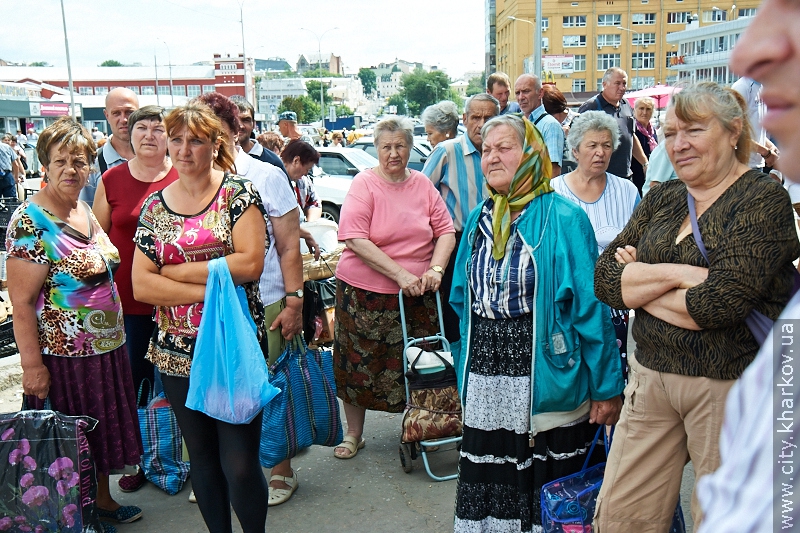 Біля Центрального ринку міліціонери влаштували побори з підприємців - 5
