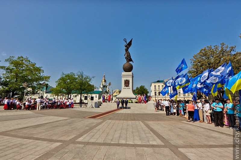 На площі Конституції відбулася святково-театралізована вистава