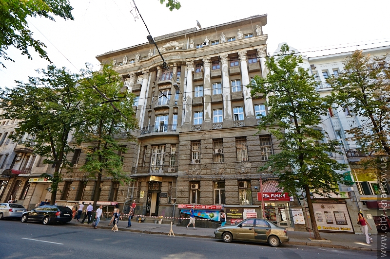 На вулиці Сумській реставрують столітній пам'ятник архітектури