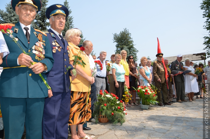 Естафету пам'яті «Слава переможцям и відбудовнікам» передали Київському району - 2