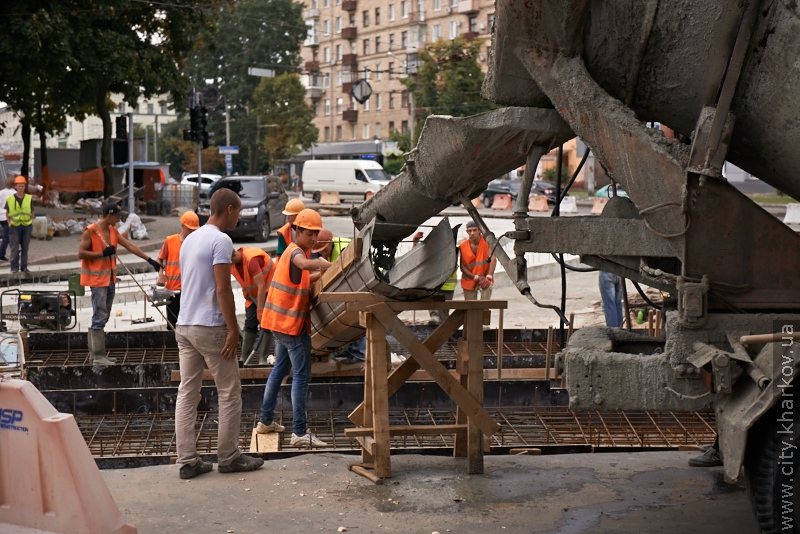 Перехрестя на початку вулиці Академіка Павлова реконструюють за європейськими технологіями