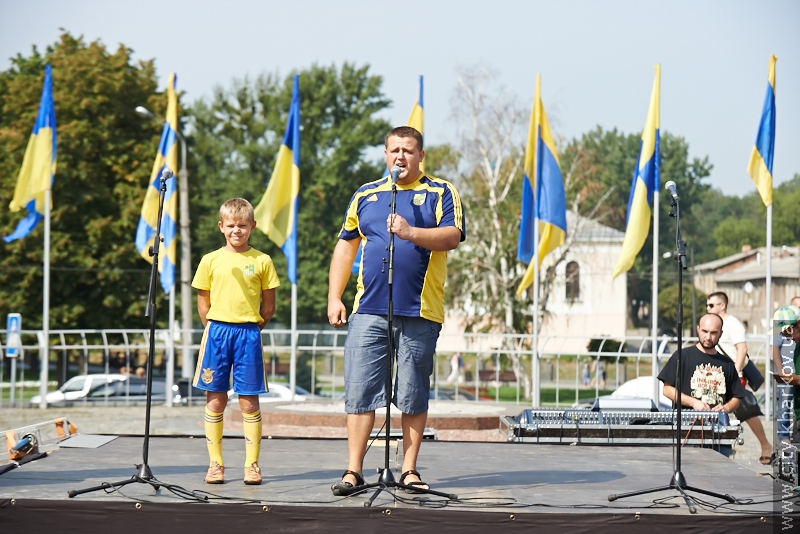 10 тисяч чоловік прийшли на площу Рози Люксембург підтримати «Металіст» - 16