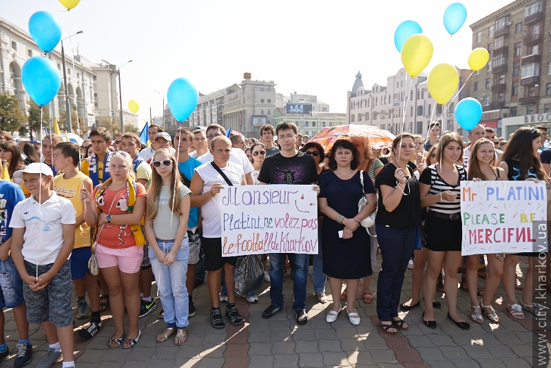 10 тисяч чоловік прийшли на площу Рози Люксембург підтримати «Металіст» - 24