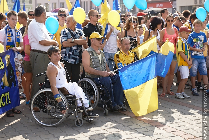 10 тисяч чоловік прийшли на площу Рози Люксембург підтримати «Металіст» - 30