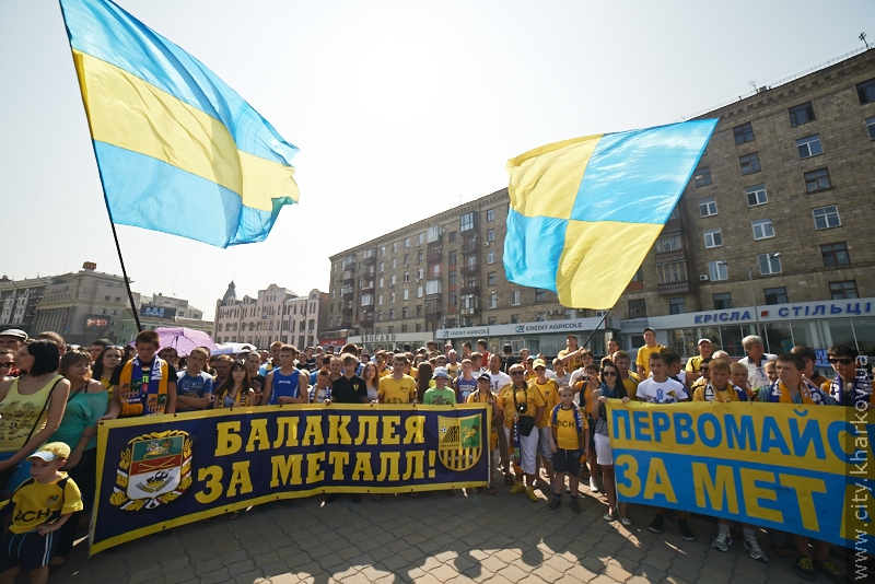 10 тисяч чоловік прийшли на площу Рози Люксембург підтримати «Металіст» - 32