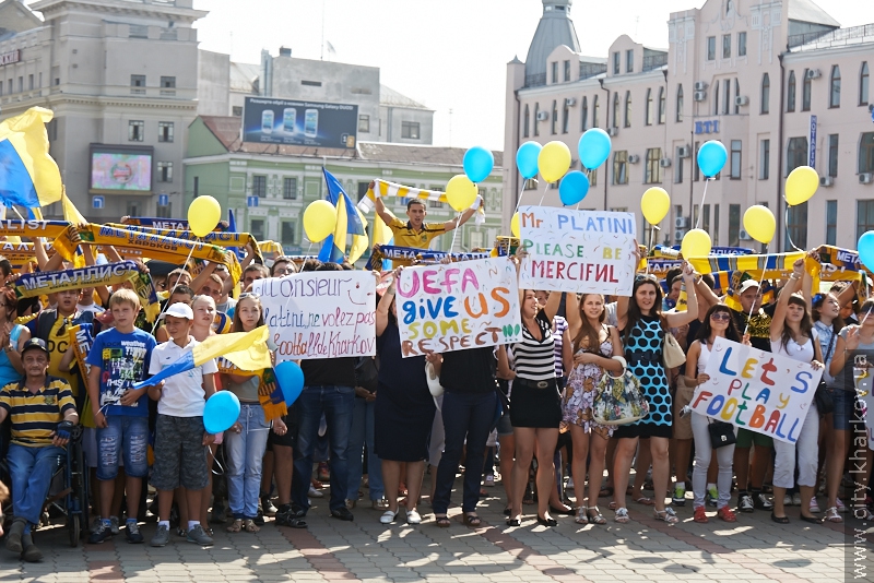 10 тисяч чоловік прийшли на площу Рози Люксембург підтримати «Металіст» - 44