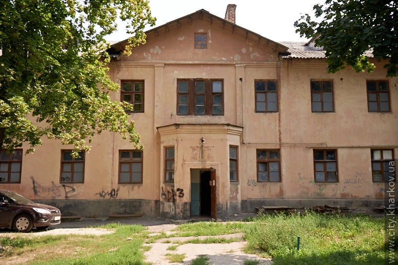 Міська влада взяла під опіку мешканців колишнього гуртожитку панчішної фабрики