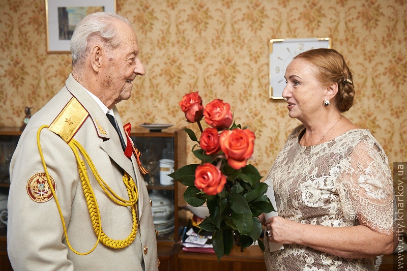 Герой Радянського Союзу Федір Пуртов приймає привітання з 70-річчям визволення Харкова - 3