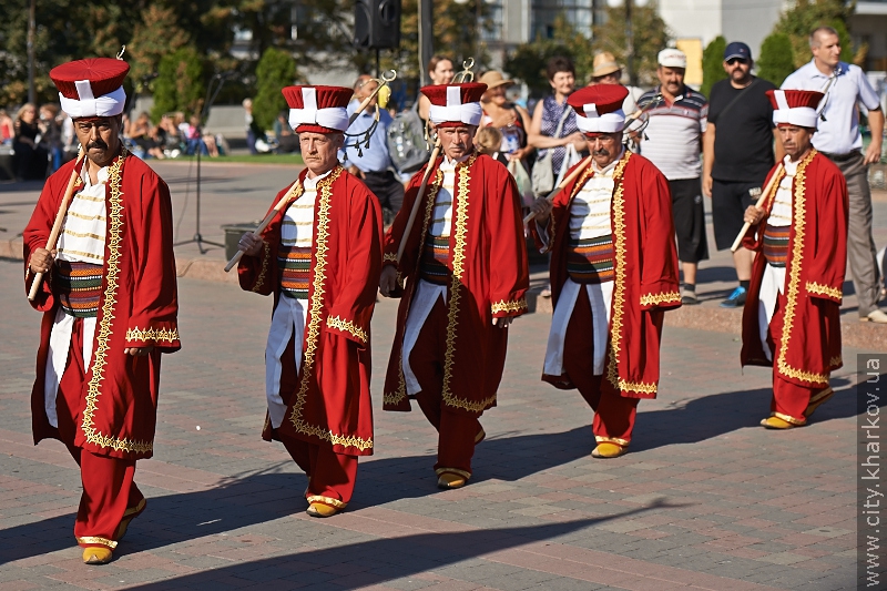 На Привокзальній площі Харкова виступив турецький оркестр