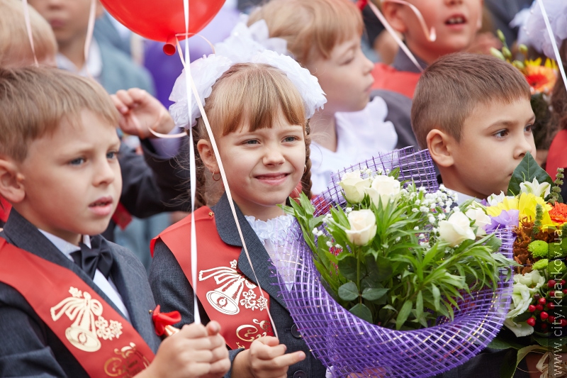 Для учеников школы №164 прозвенел первый звонок