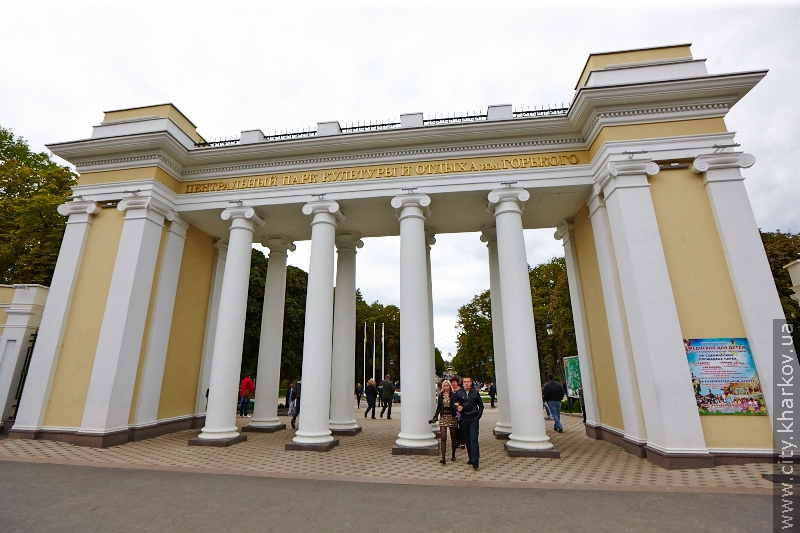 У Харкові мер Цинциннаті покатався на американських гірках