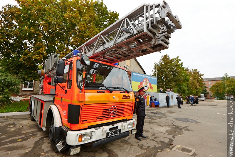 Університету цивільного захисту подарували пожежну автодрабину