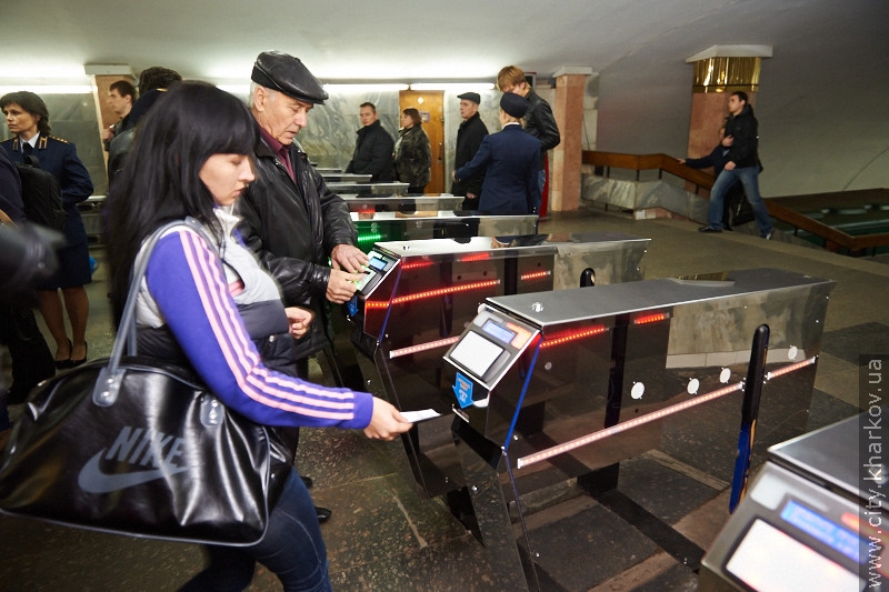 Харківське метро обладнають реверсивними турнікетами - 19