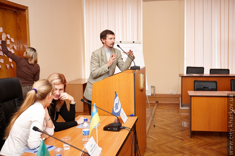 Лідерам молодіжних організацій розповіли про можливості отримання грантів - 10