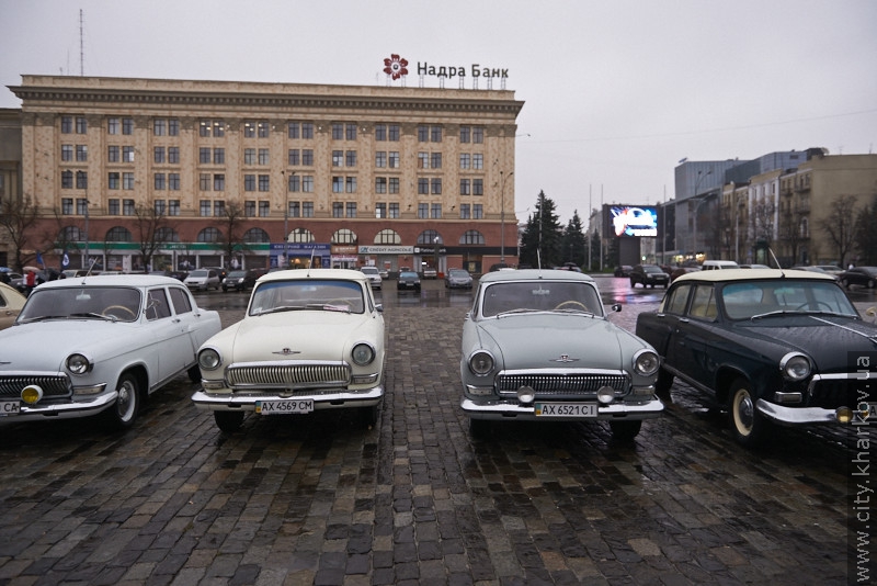 На площі Свободи проходить виставка раритетних автомобілів - 1
