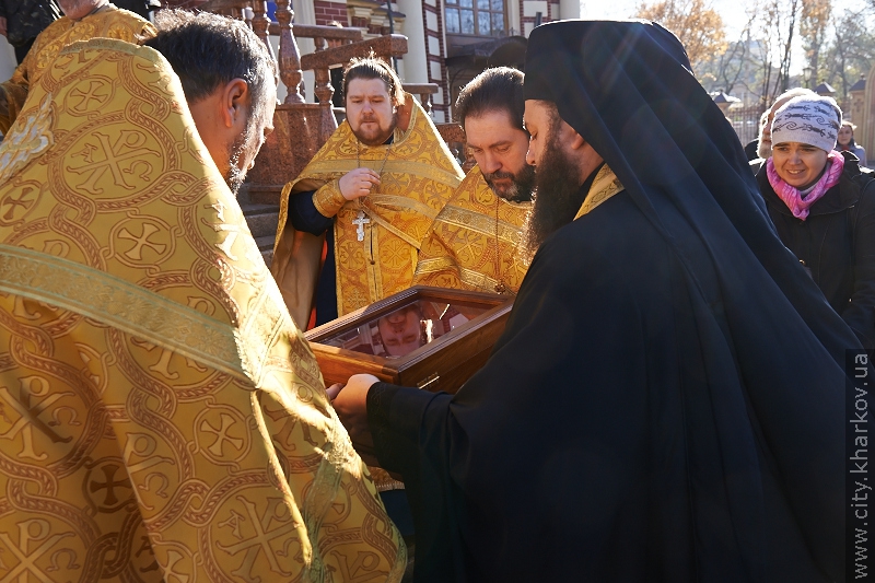 У Благовіщенський собор привезли мощі апостолів Петра і Павла
