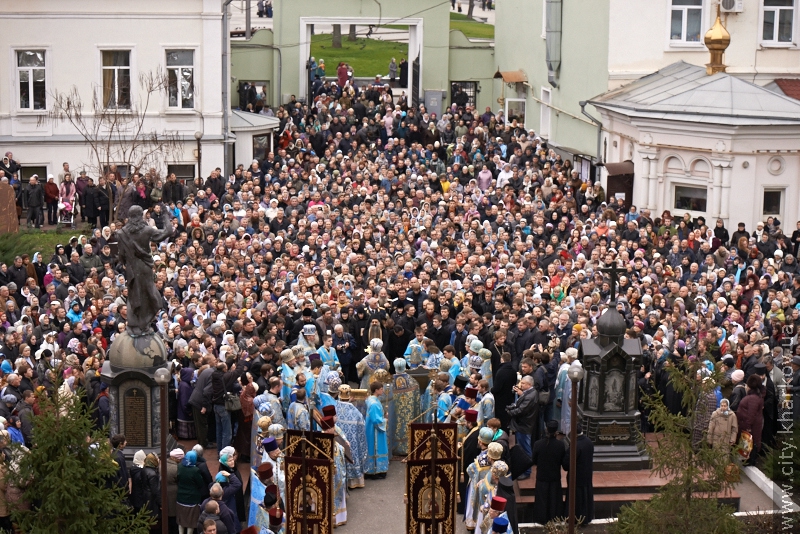 У Харків привезли десницю великомученика Георгія Побідоносця - 36