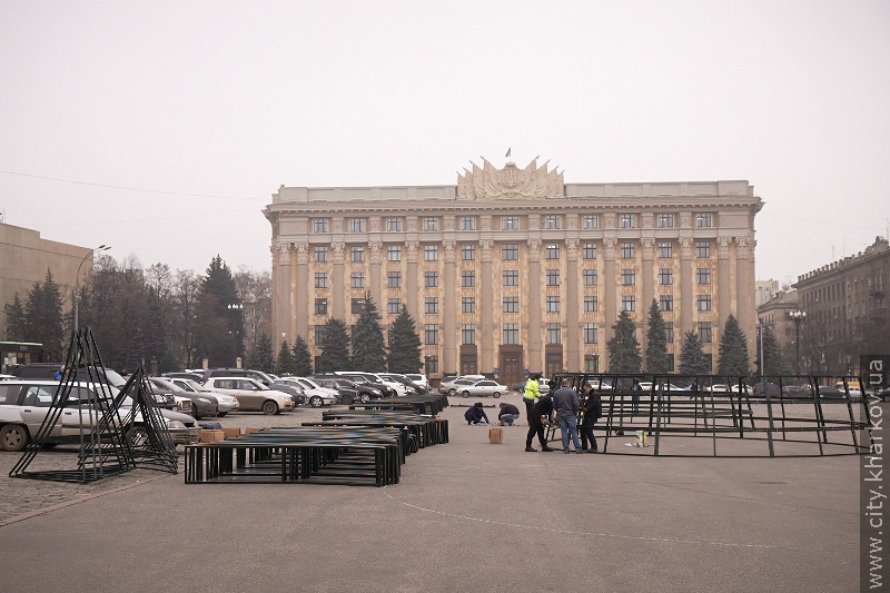 Почався монтаж головної ялинки міста 