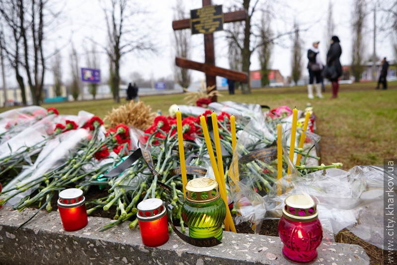 У Харкові поклали квіти в пам'ять про жертви голодоморів