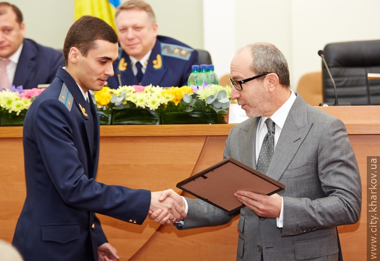 Геннадій Кернес нагородив кращих прокурорів