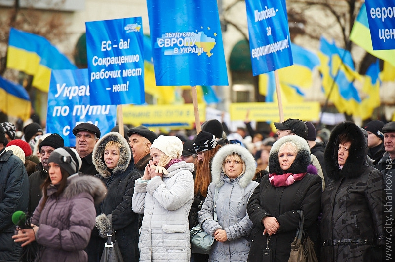 На площі Свободи харків'яни провели мітинг на підтримку курсу президента України